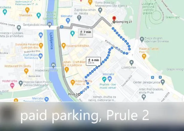 Pink House アパート *